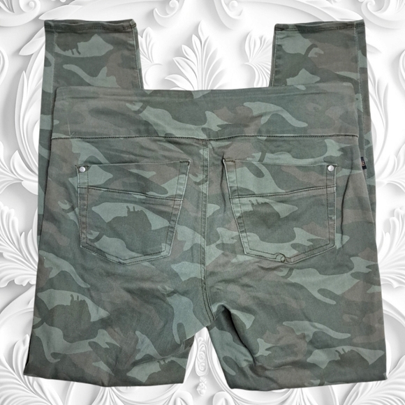 Rock & Republic Denim RX The Slimming Denim Cure Camouflage Pants Size 16Rock - Picture 3 of 4